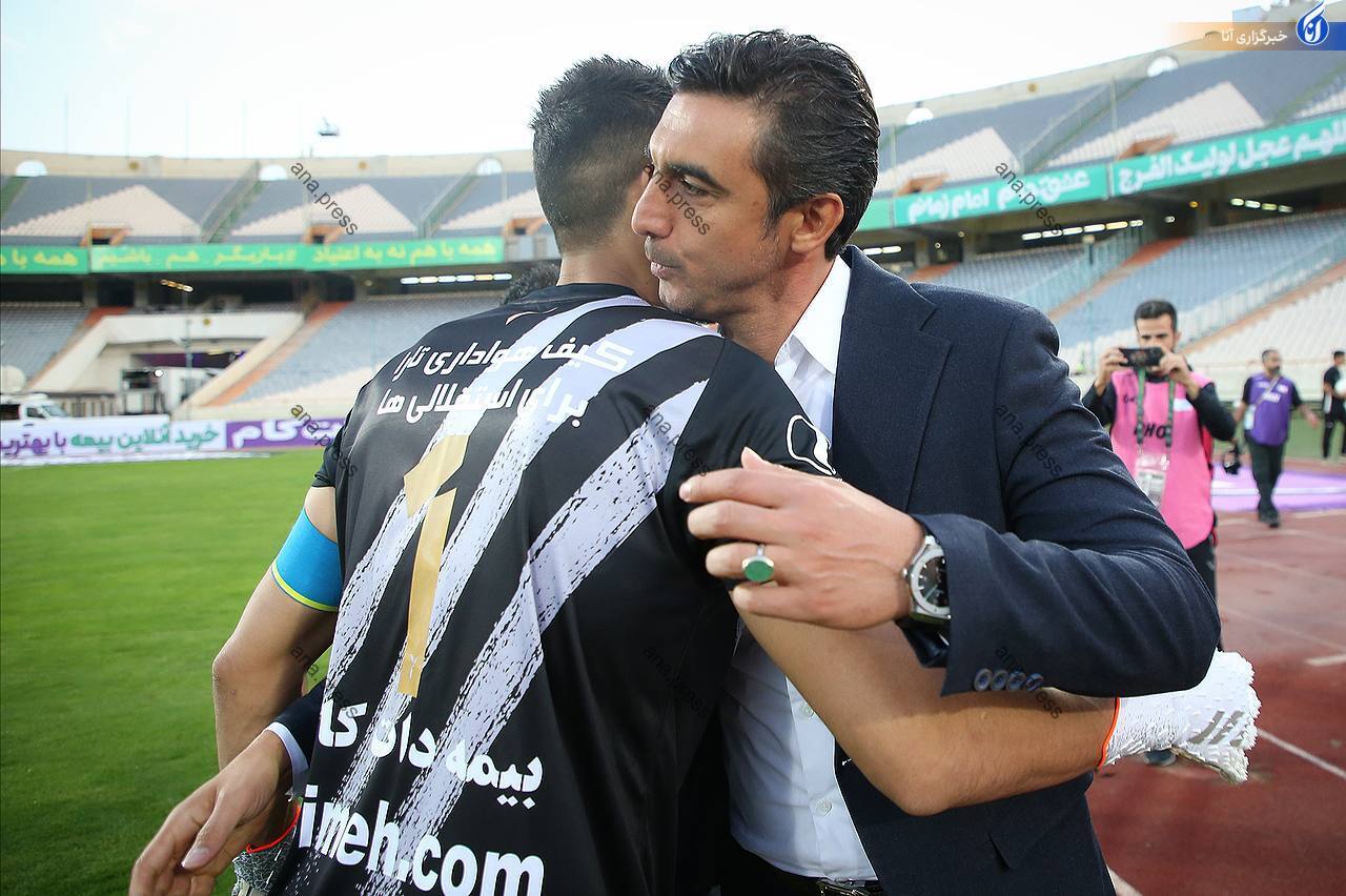 برخورد صمیمانه سرپرست استقلال و سرمربی آلومینیوم/ ۷ استقلال از رحمتی رخصت گرفتند برخورد صمیمانه سرپرست استقلال و سرمربی آلومینیوم/ ۷ استقلال از رحمتی رخصت گرفتند