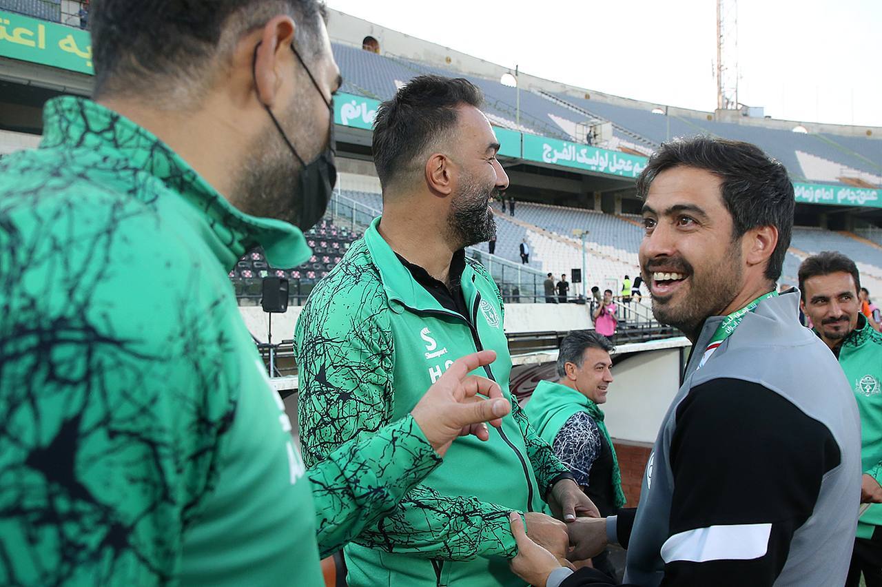 برخورد صمیمانه سرپرست استقلال و سرمربی آلومینیوم/ ۷ استقلال از رحمتی رخصت گرفتند+ تصاویر