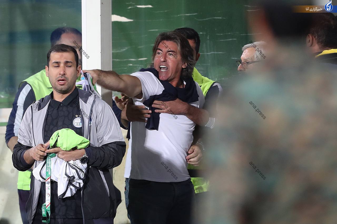 جنجال دوباره ساپینتو این بار با لگد به در اتاق فیلمبرداران!+ فیلم و تصاویر