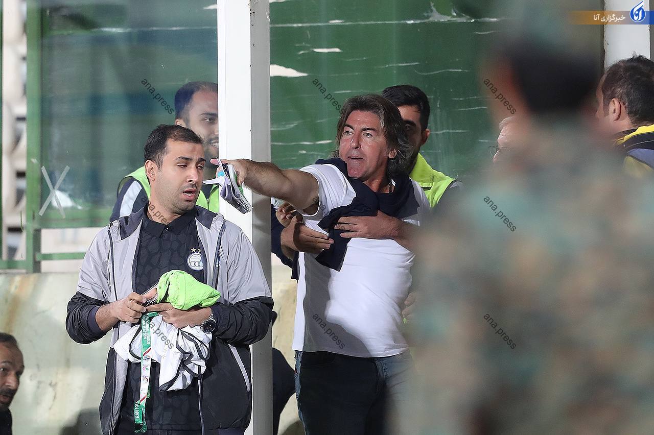 جنجال دوباره ساپینتو این بار با لگد به در اتاق فیلمبرداران!+ فیلم و تصاویر