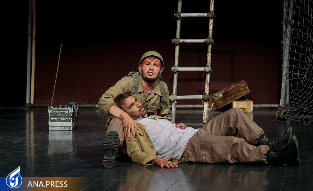 پرترههایی از شهدای دفاع مقدس بر روی صحنههای تئاتر پرترههایی از شهدای دفاع مقدس بر روی صحنههای تئاتر