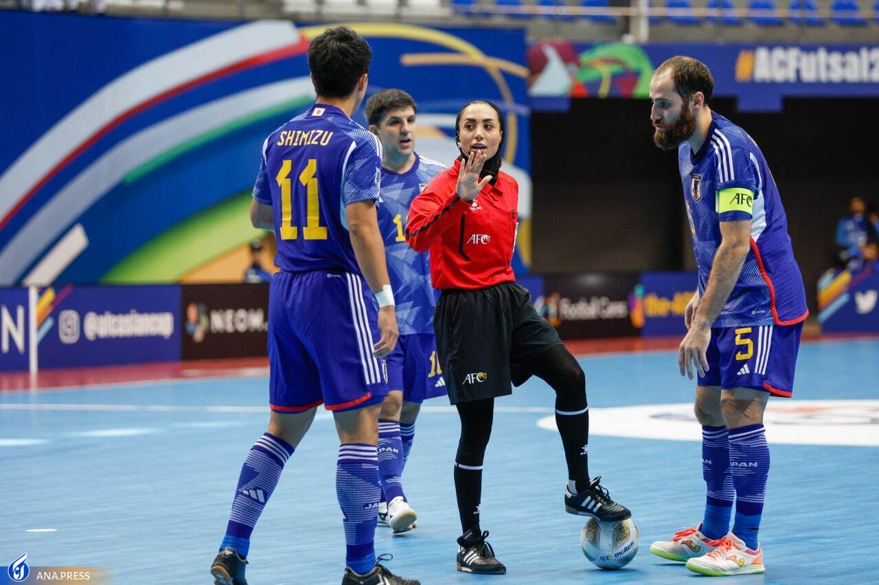 جام ملت های فوتسال آسیا| تصاویری از قضاوت داور زن ایرانی در دیدار ژاپن و عربستان جام ملت های فوتسال آسیا| تصاویری از قضاوت داور زن ایرانی در دیدار ژاپن و عربستان