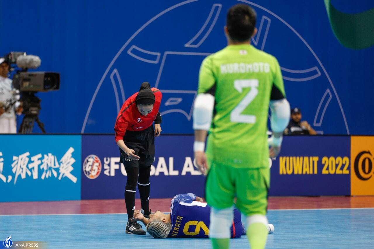 جام ملت های فوتسال آسیا| تصاویری از قضاوت داور زن ایرانی در دیدار ژاپن و عربستان جام ملت های فوتسال آسیا| تصاویری از قضاوت داور زن ایرانی در دیدار ژاپن و عربستان