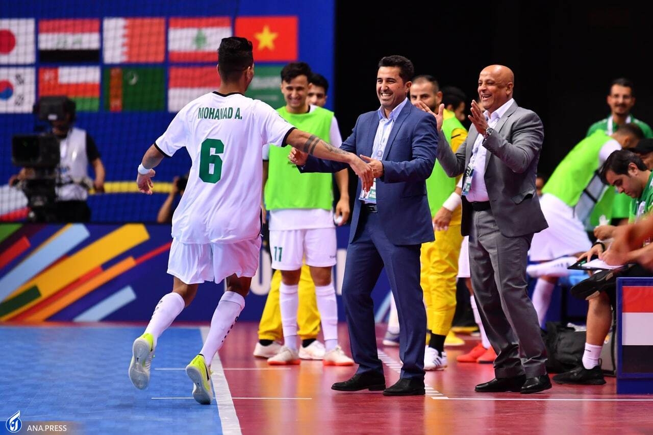واکنش های جالب سرمربی ایرانی عراق در جام ملت های فوتسال آسیا واکنش های جالب سرمربی ایرانی عراق در جام ملت های فوتسال آسیا