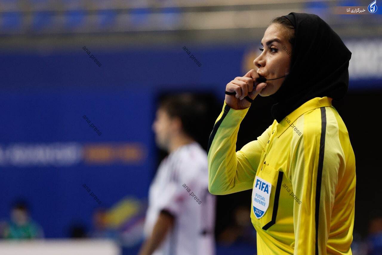 داور بین المللی زن ایرانی با بازیکنان مرد کره و ژاپن دست نداد+ تصاویر داور بین المللی زن ایرانی با بازیکنان مرد کره و ژاپن دست نداد+ تصاویر