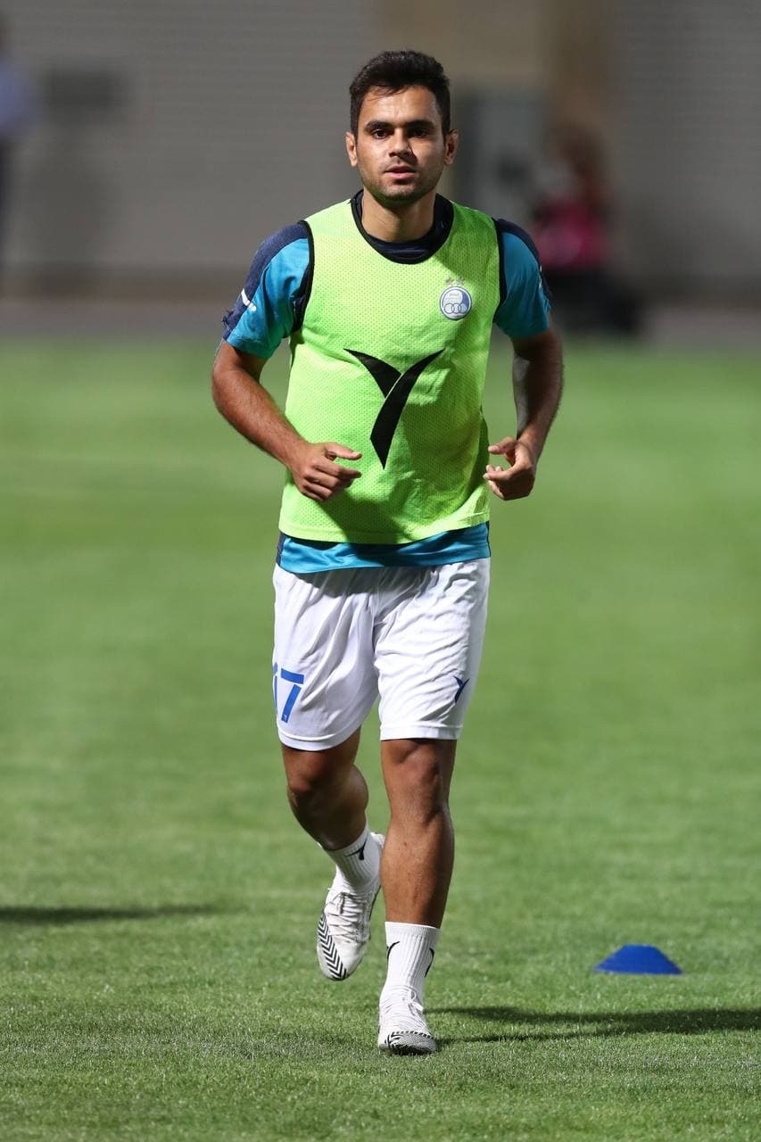 آمادگی سلمانی مدافع ملی پوش استقلال را نیمکت نشین کرد آمادگی سلمانی مدافع ملی پوش استقلال را نیمکت نشین کرد