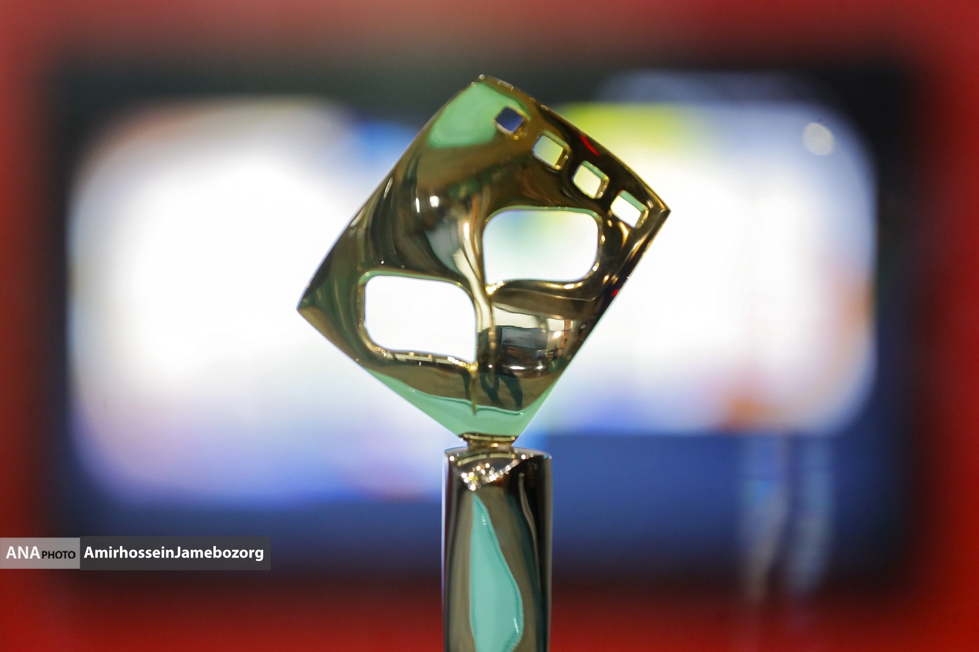 فیلم کوتاه پلهای برای ساختن فیلم بلند نیست فیلم کوتاه پلهای برای ساختن فیلم بلند نیست