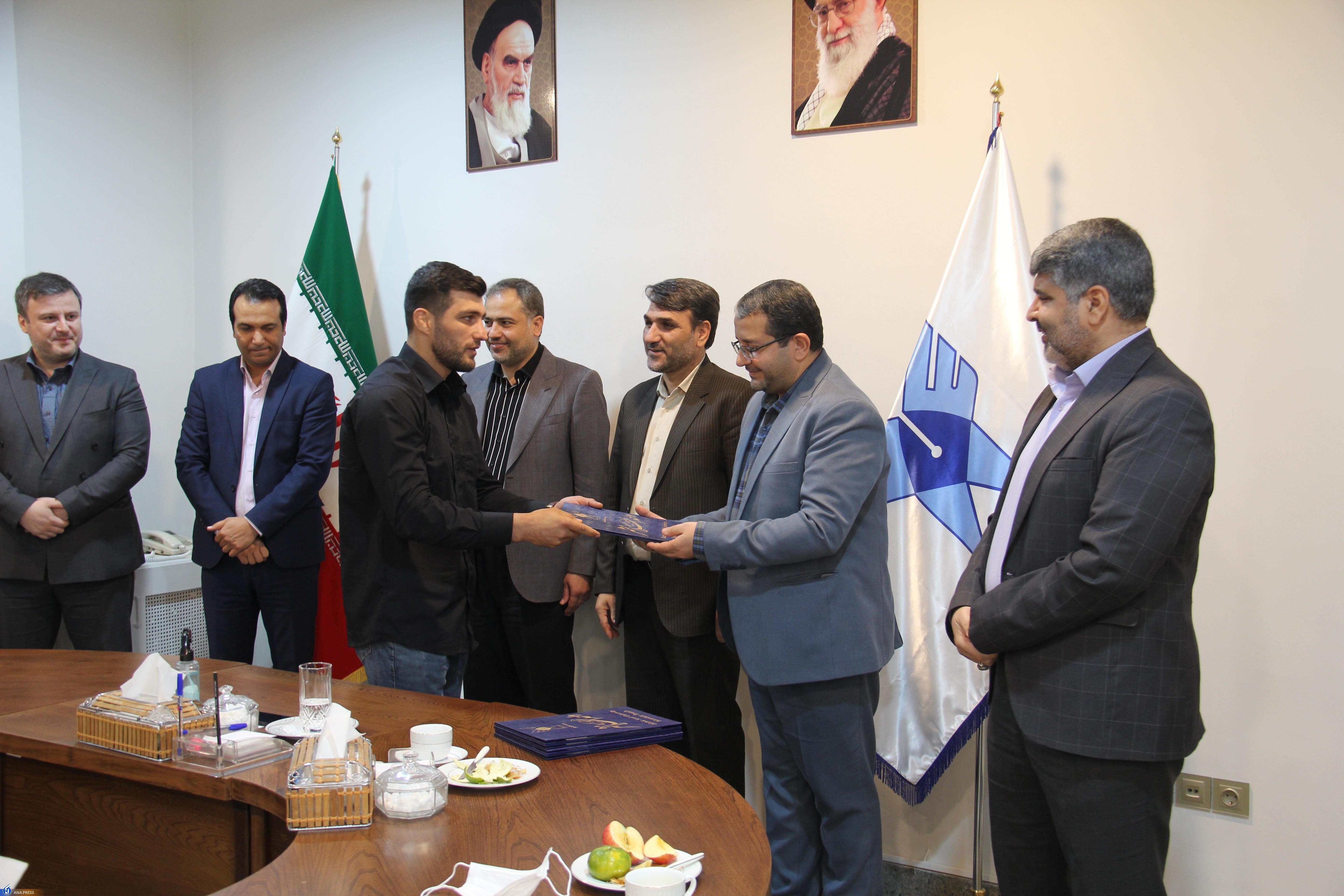 ۷ قهرمان ورزشی ملی و بینالمللی تجلیل شدند ۷ قهرمان ورزشی ملی و بینالمللی تجلیل شدند