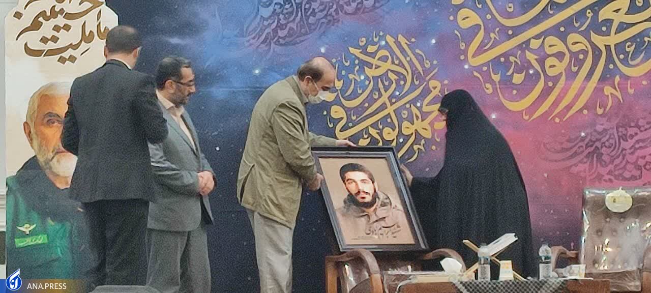 دشمن در دانشگاه‌ها به دنبال سوءاستفاده از احساس جوانان است