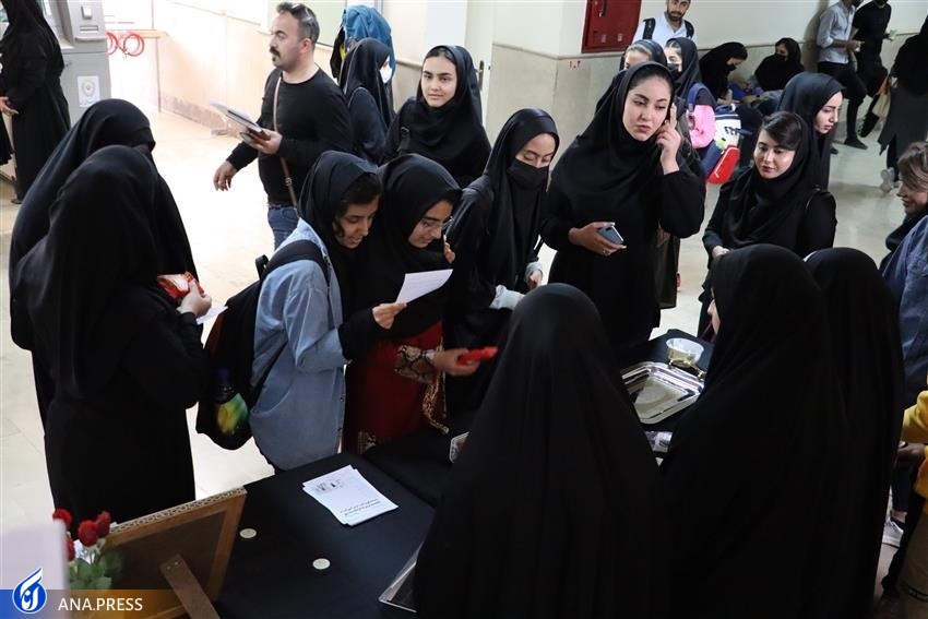 دانشگاهیان در سوگ شهدای حمله تروریستی شاه‌چراغ