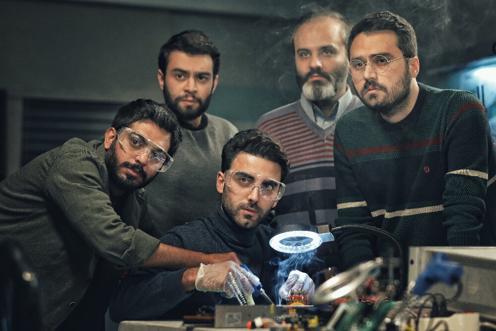 داستان سریال «بیهمگان» به کارگردانی داستان سریال «بیهمگان» به کارگردانی