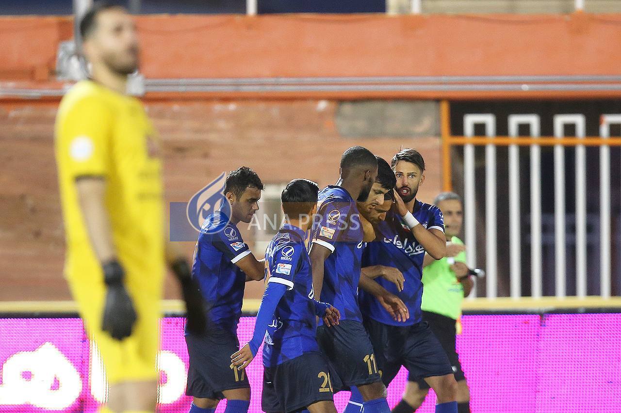 مهاجم استقلال بعد از گلزنی گریه کرد+تصاویر مهاجم استقلال بعد از گلزنی گریه کرد+تصاویر