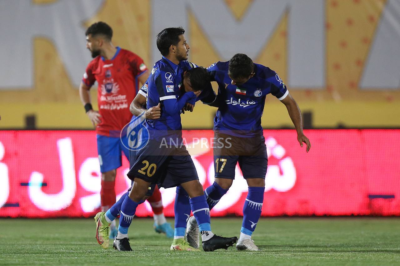 مهاجم استقلال بعد از گلزنی گریه کرد+تصاویر مهاجم استقلال بعد از گلزنی گریه کرد+تصاویر