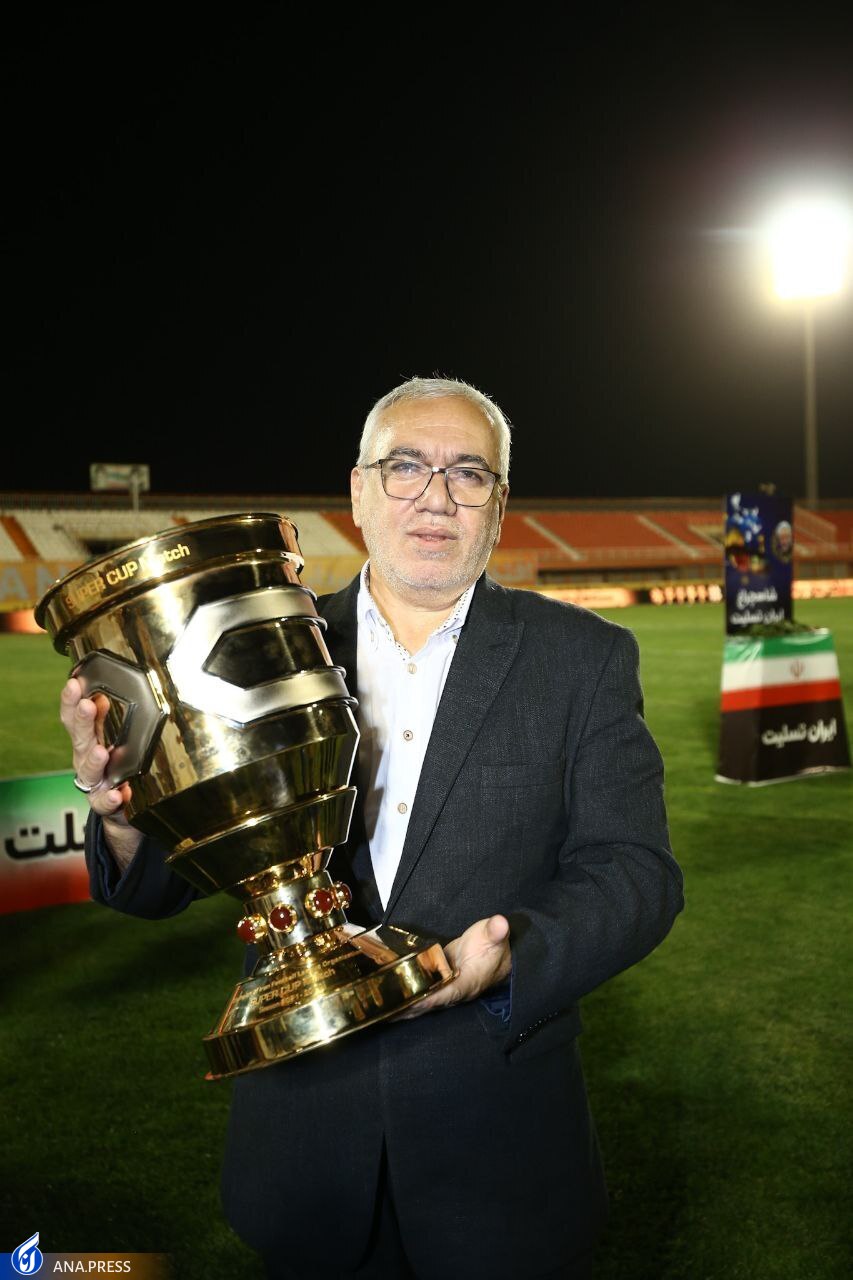 گزارش تصویری از اولین قهرمانی استقلال در سوپرجام فوتبال ایران گزارش تصویری از اولین قهرمانی استقلال در سوپرجام فوتبال ایران