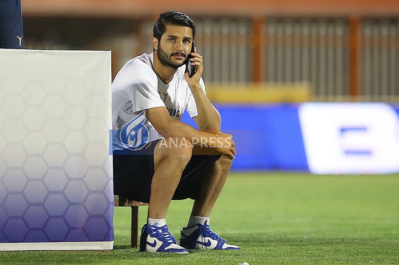 اقدام جالب توجه مدافع استقلال در جشن قهرمانی+ تصاویر