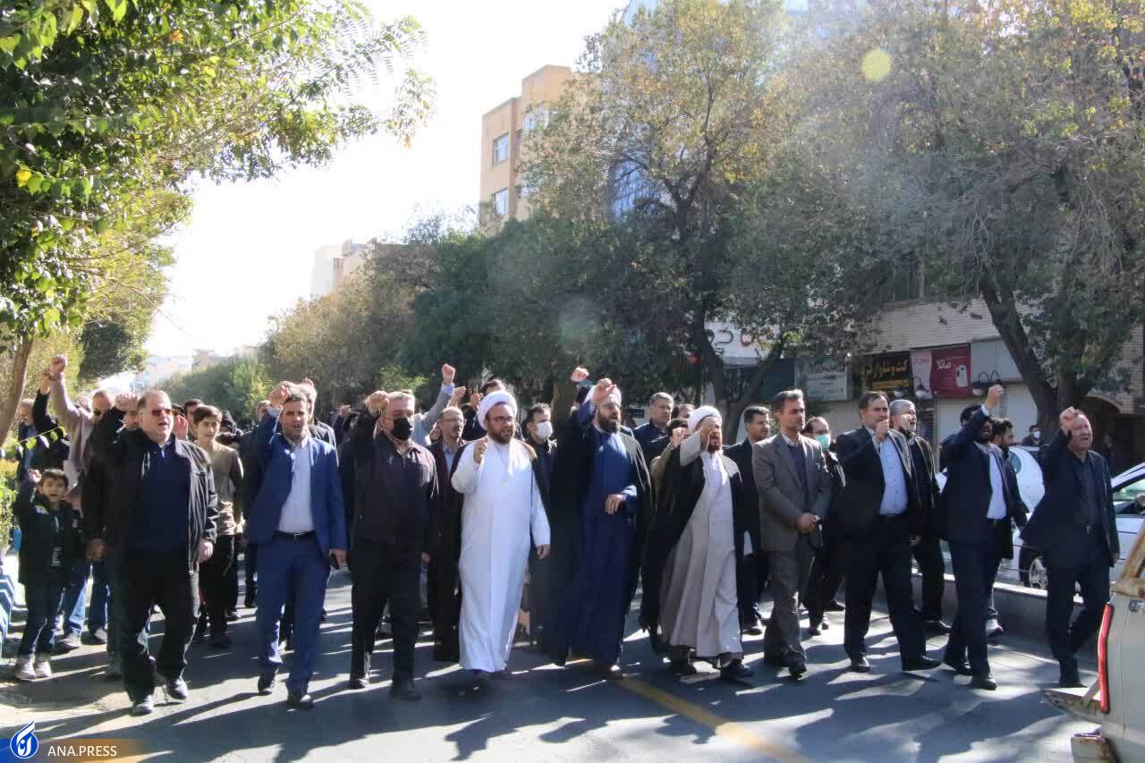 فریاد دانشگاهیان بر سر استکبار جهانی/ با عاملان ناامنی قاطعانه برخورد شود فریاد دانشگاهیان بر سر استکبار جهانی/ با عاملان ناامنی قاطعانه برخورد شود