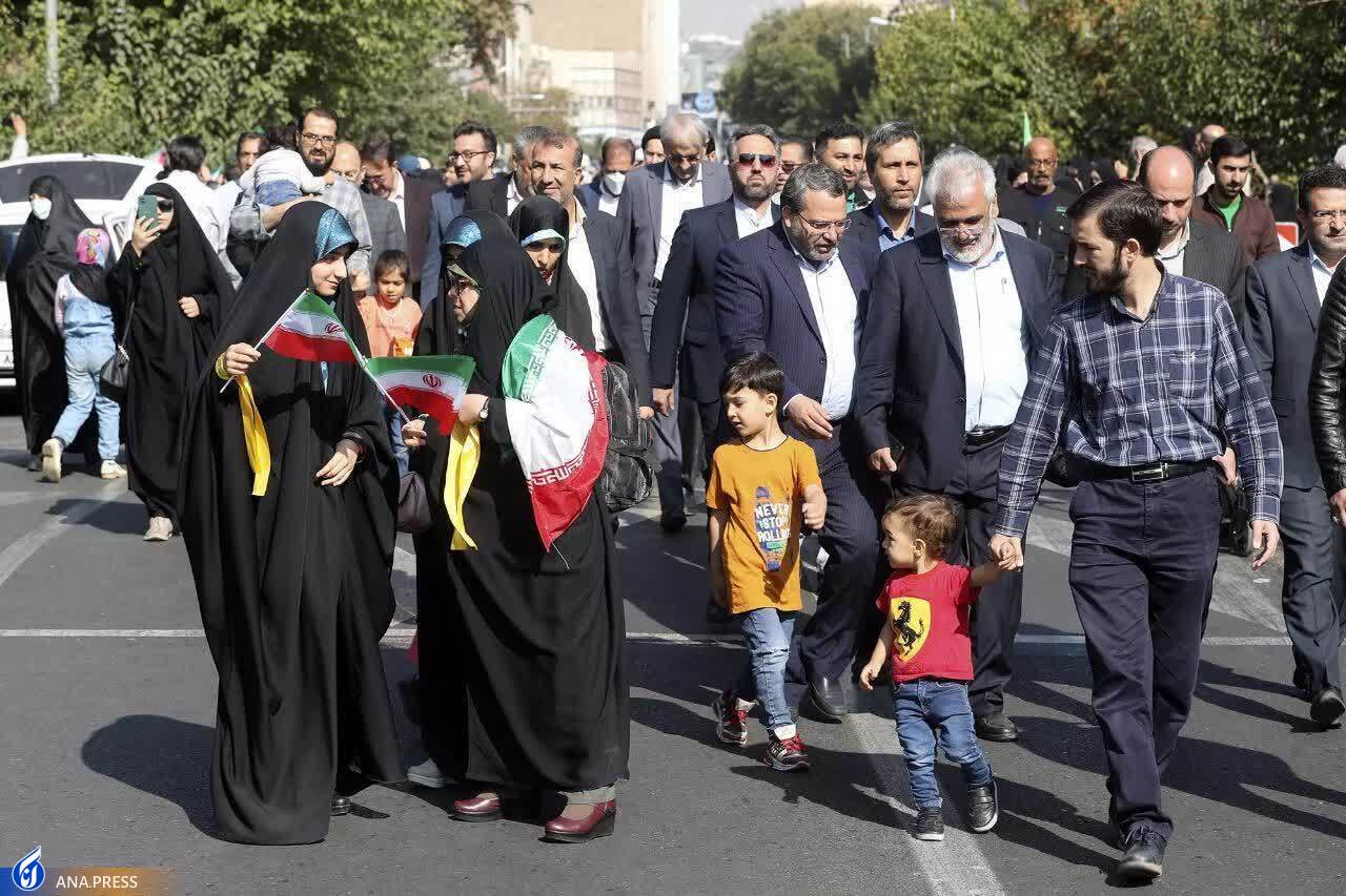 فریاد دانشگاهیان بر سر استکبار جهانی/ با عاملان ناامنی قاطعانه برخورد شود فریاد دانشگاهیان بر سر استکبار جهانی/ با عاملان ناامنی قاطعانه برخورد شود