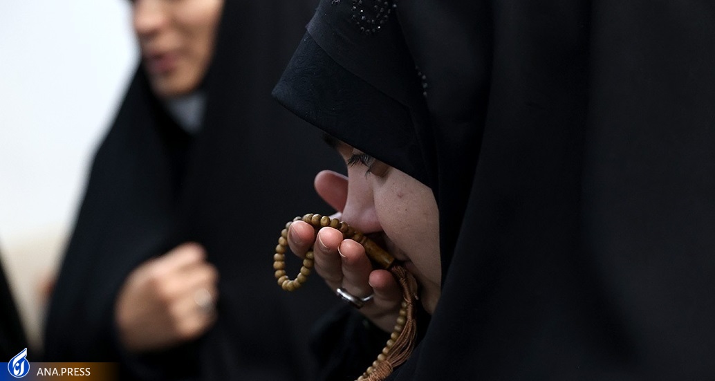 هدیه ویژه مادر شهید «آرمان علیوردی» به دو دختر جوان هدیه ویژه مادر شهید «آرمان علیوردی» به دو دختر جوان