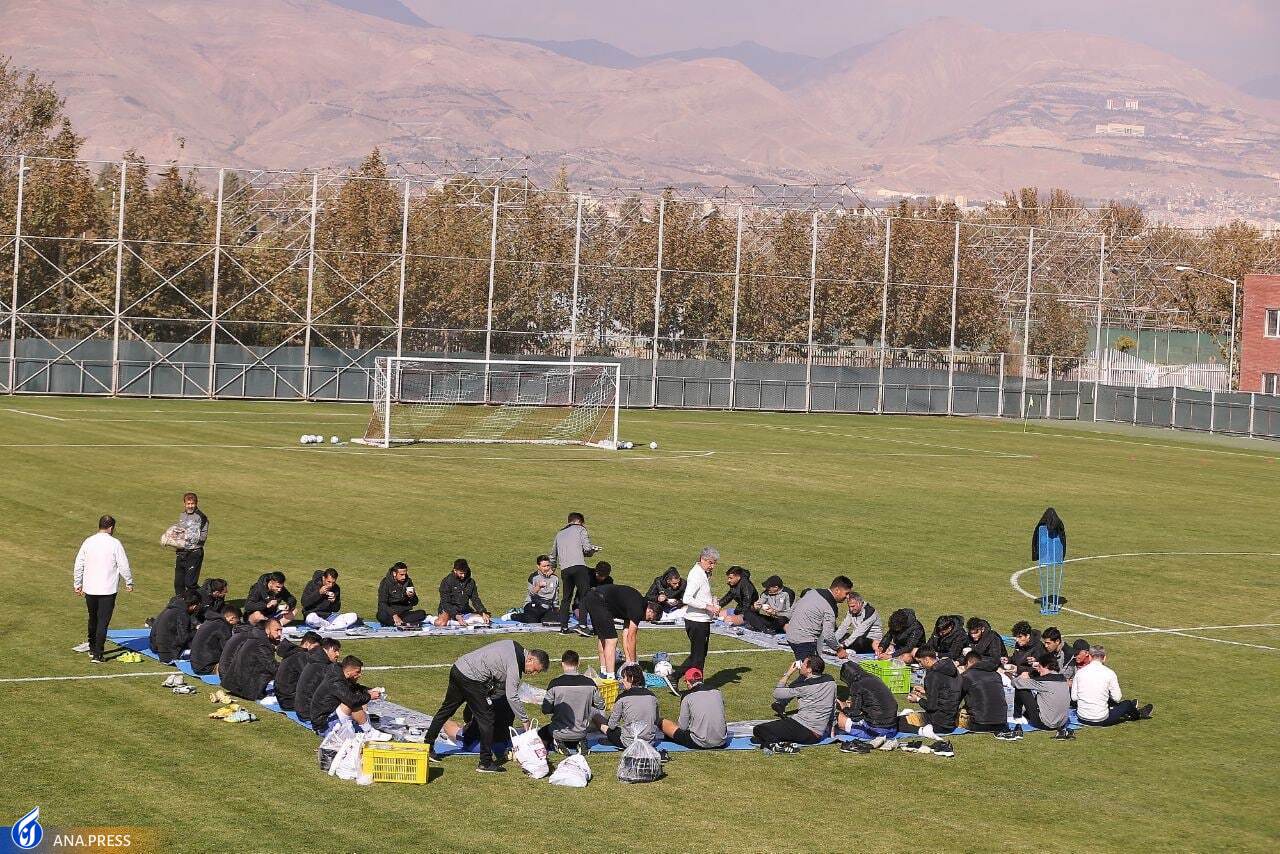 اقدام جالب توجه کی‌روش؛  اعضای تیم ملی در زمین چمن نهار خوردند+تصاویر