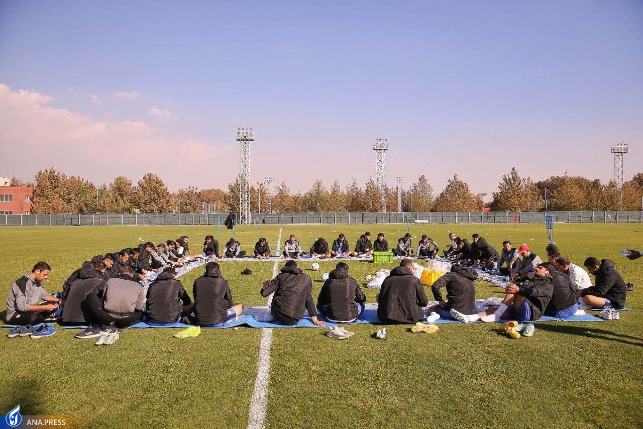 اقدام جالب توجه کی‌روش؛  اعضای تیم ملی در زمین چمن نهار خوردند+تصاویر