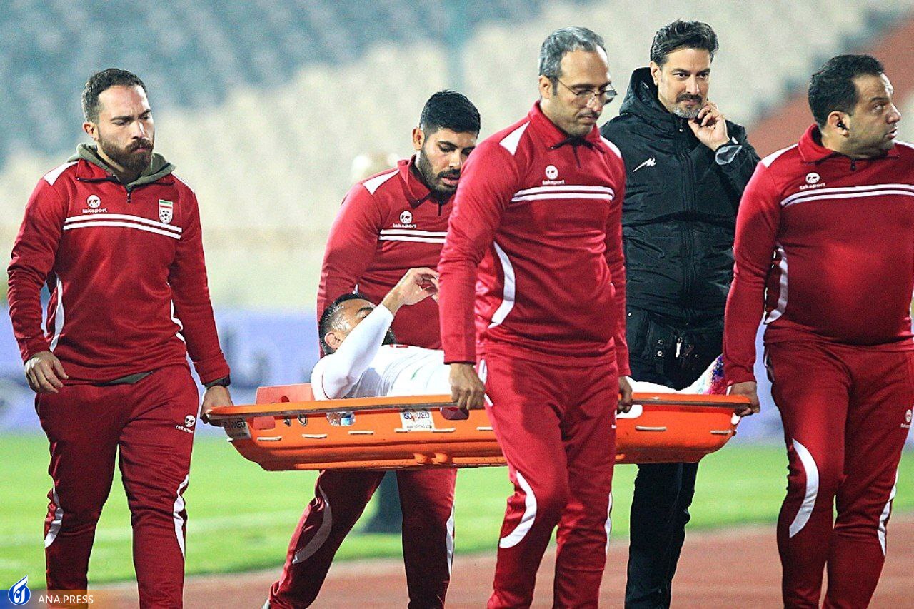 انتقال ابراهیمی با برانکارد به رختکن/ مصدومیت نگران کننده هافبک تیم ملی انتقال ابراهیمی با برانکارد به رختکن/ مصدومیت نگران کننده هافبک تیم ملی