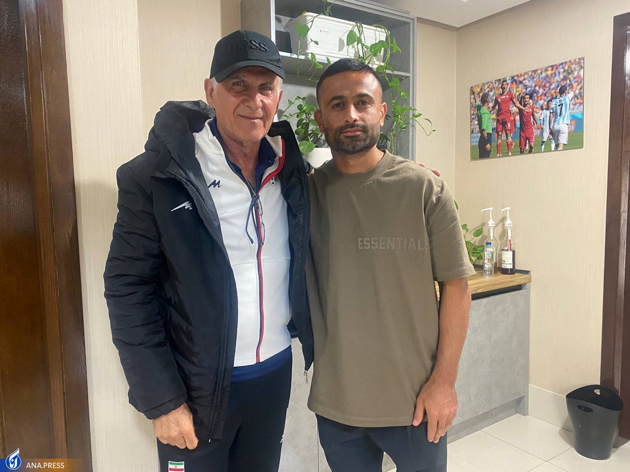 خداحافظی تلخ ابراهیمی با کی روش در اردوی تیم ملی فوتبال+ عکس خداحافظی تلخ ابراهیمی با کی روش در اردوی تیم ملی فوتبال+ عکس