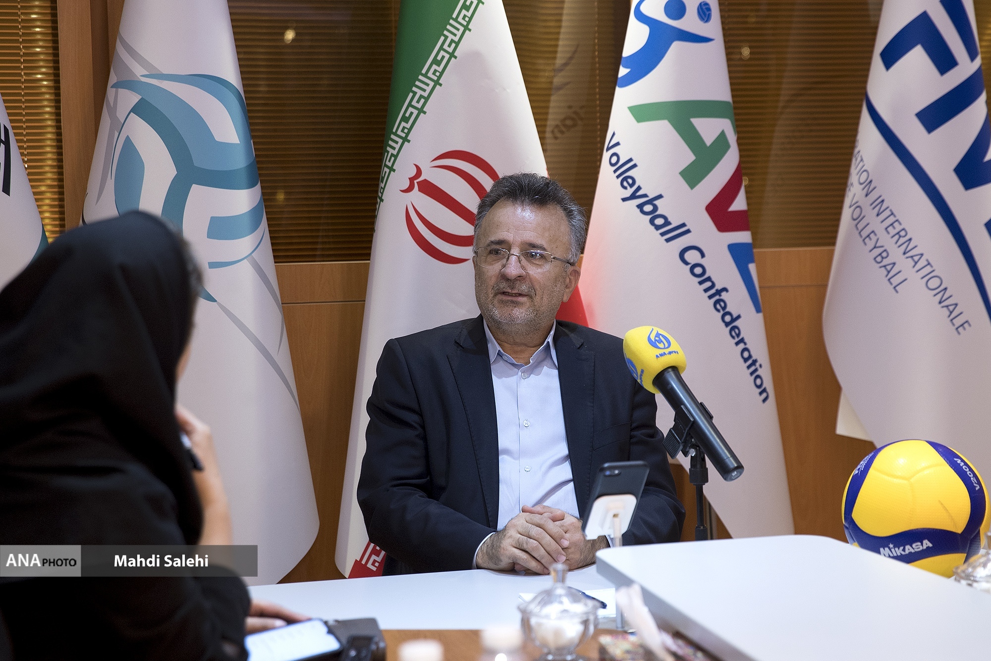 سعید معروف یکی از منتقدان من بود/ همیشه مخالف دولتی بودن دو باشگاه استقلال و پرسپولیس بودم/ بازنشسته نیستم و اگر اثرگذار نباشم با عزت و احترام می‌روم/ جزء وزرات خانه‌های ته جدولی هستیم/حقوق 150 هزار تومانی عطایی شوخی بود