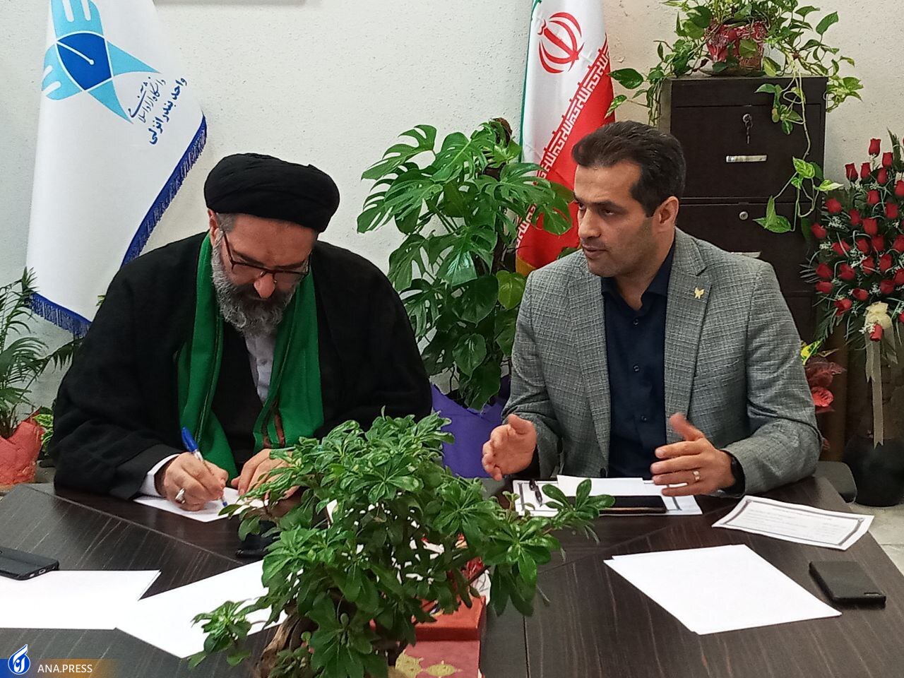 دشمن قصد دارد خلأ ناشی از ضعف خود را با استفاده از قدرت رسانهایاش پر کند دشمن قصد دارد خلأ ناشی از ضعف خود را با استفاده از قدرت رسانهایاش پر کند