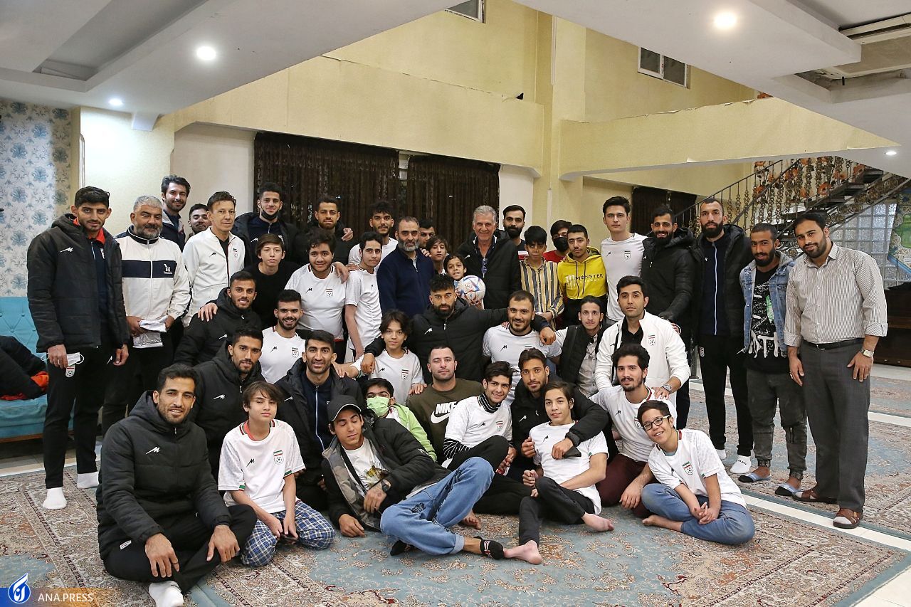 حضور سرزده کی‌روش و بازیکنان تیم ملی در خیریه بهشت امام رضا+تصاویر