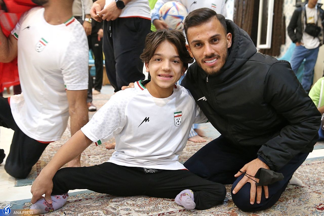 حضور سرزده کی‌روش و بازیکنان تیم ملی در خیریه بهشت امام رضا+تصاویر