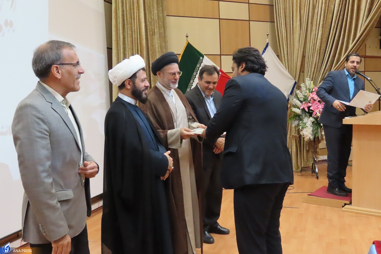 قرآن بهترین مرجع برای نابودی شبهات ذهنی/ نوری که به سعادت انسانها میانجامد قرآن بهترین مرجع برای نابودی شبهات ذهنی/ نوری که به سعادت انسانها میانجامد