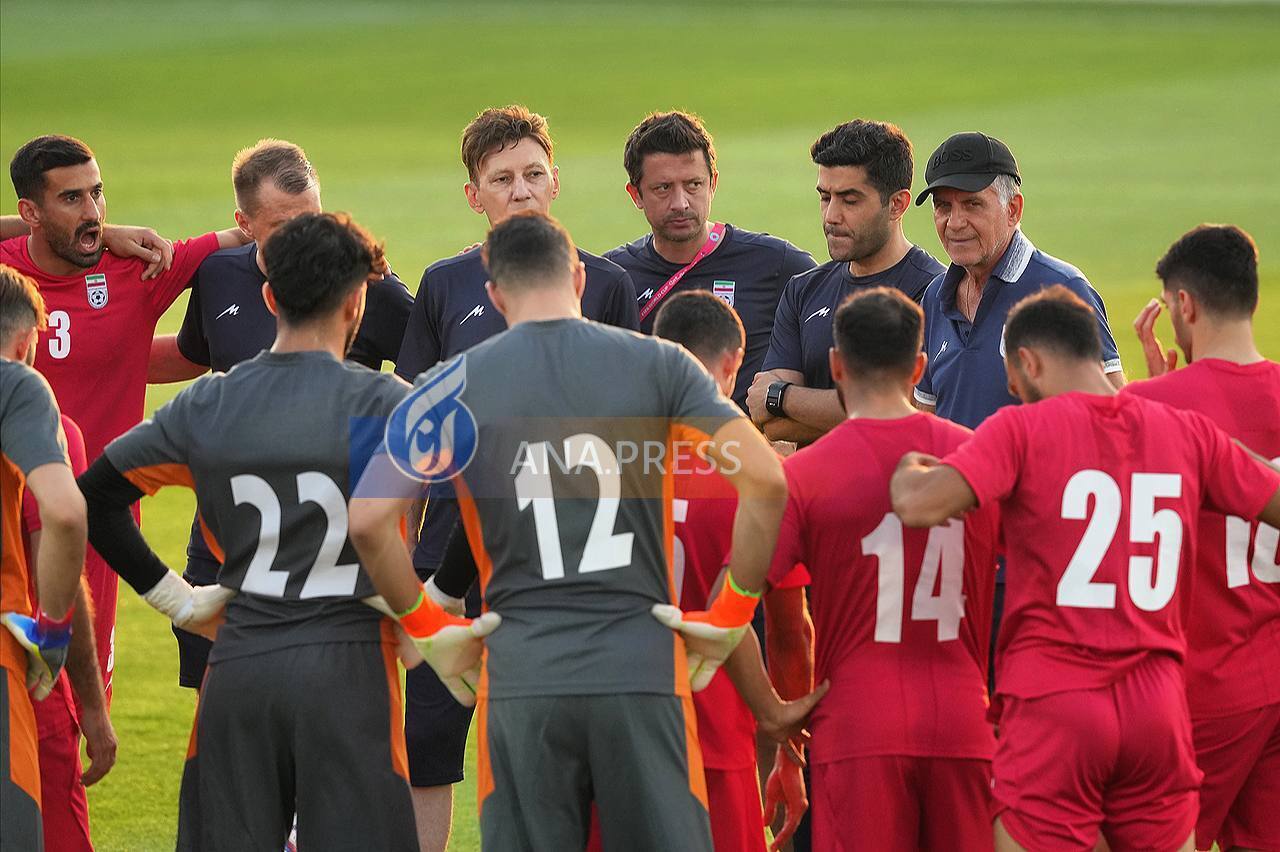 کی روش تیم ملی را برای بازی با انگلیس متحد کرد+ تصاویر کی روش تیم ملی را برای بازی با انگلیس متحد کرد+ تصاویر