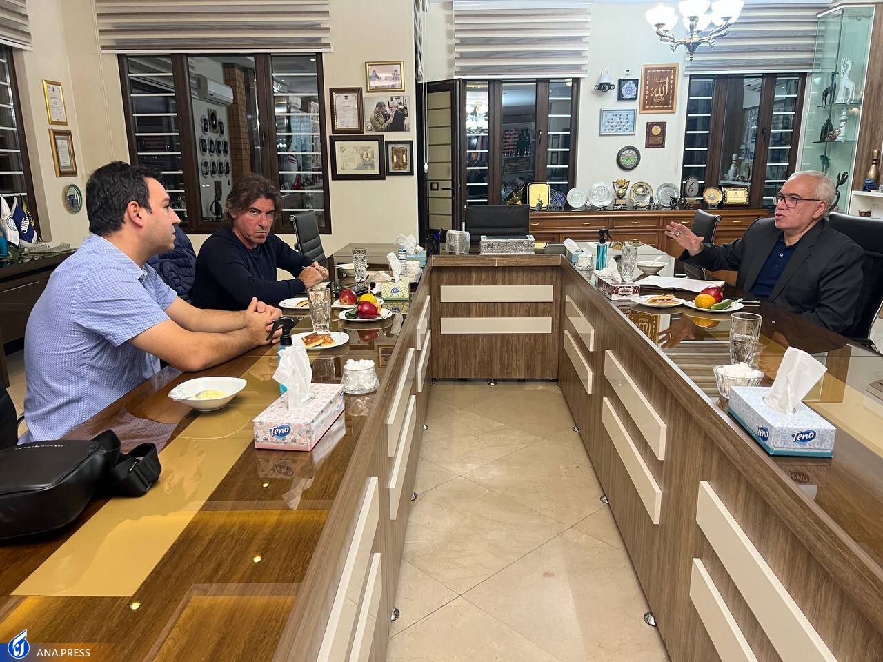 جلسه فتح الله زاده و ساپینتو پیرامون تمرین نکردن استقلالی ها جلسه فتح الله زاده و ساپینتو پیرامون تمرین نکردن استقلالی ها