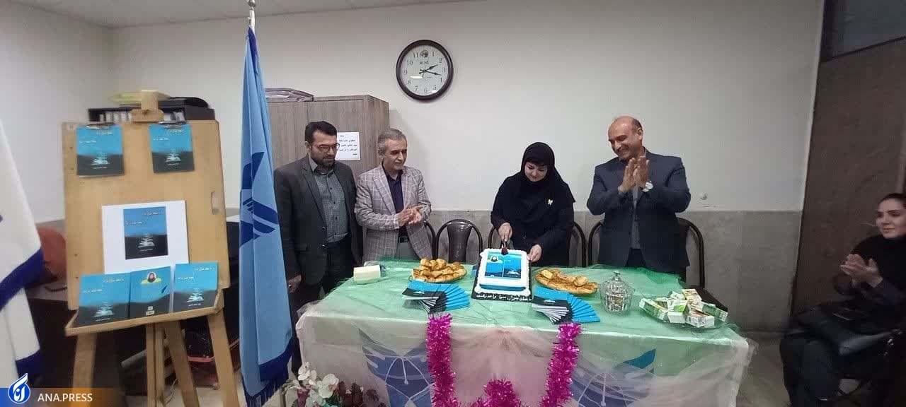 رونمایی از مجموعه شعر «با یک غزل تازه و یک عمر ترانه» چگونه گذشت؟ رونمایی از مجموعه شعر «با یک غزل تازه و یک عمر ترانه» چگونه گذشت؟