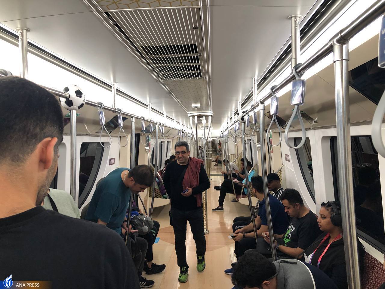 مترو‌ها آماده استقبال از تماشاگران در دوحه/سفر پر سر و صدای هواداران اکوادور به قطر