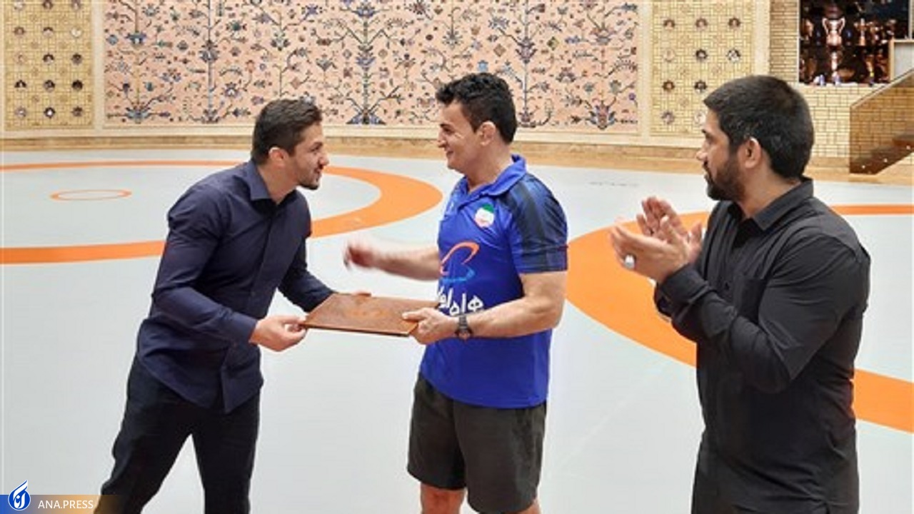 به بهانه استعفای حمید سوریان؛ خستگی یا شکاف در حلقه یاران مورد اعتماد؟ به بهانه استعفای حمید سوریان؛ خستگی یا شکاف در حلقه یاران مورد اعتماد؟