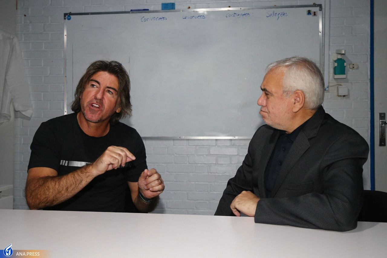 جلسه فتحاللهزاده با ساپینتو و بازیکنان استقلال جلسه فتحاللهزاده با ساپینتو و بازیکنان استقلال