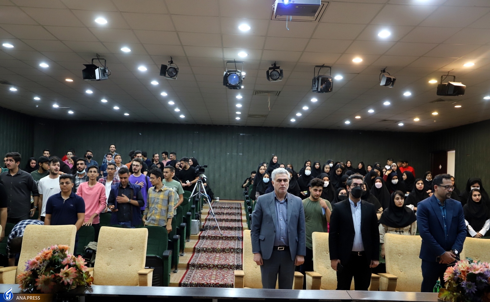 جشن نودانشجویان سمنانی با برگزاری مراسم قرار عاشقی جشن نودانشجویان سمنانی با برگزاری مراسم قرار عاشقی