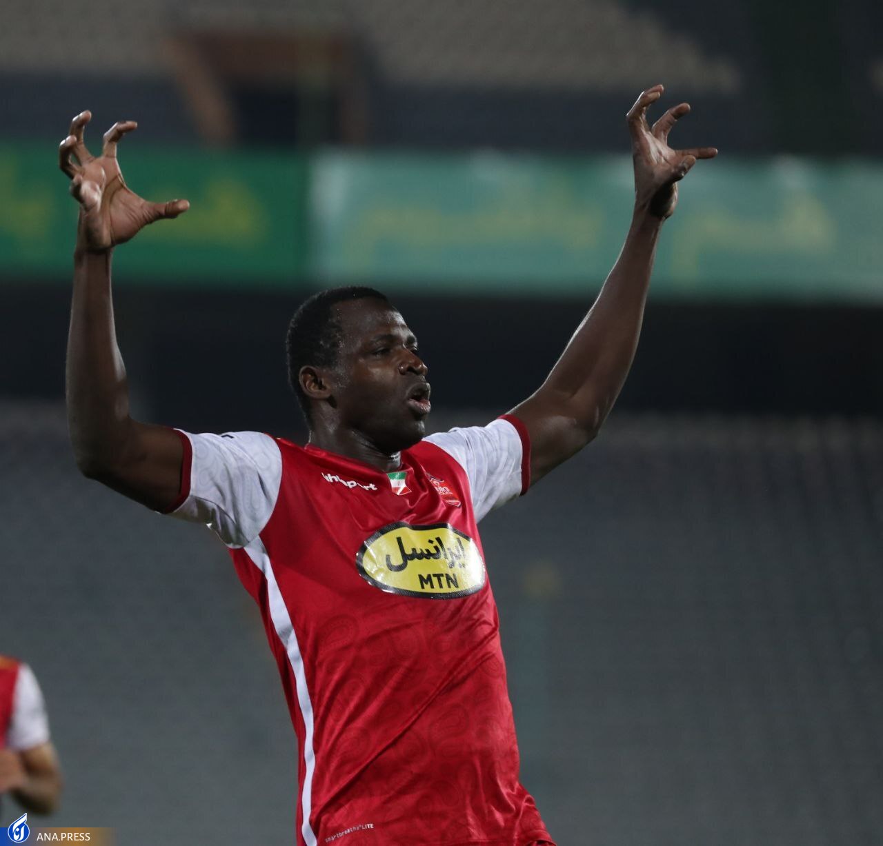 خوشحالی دیاباته به سبک حضور در استقلال+تصاویر خوشحالی دیاباته به سبک حضور در استقلال+تصاویر