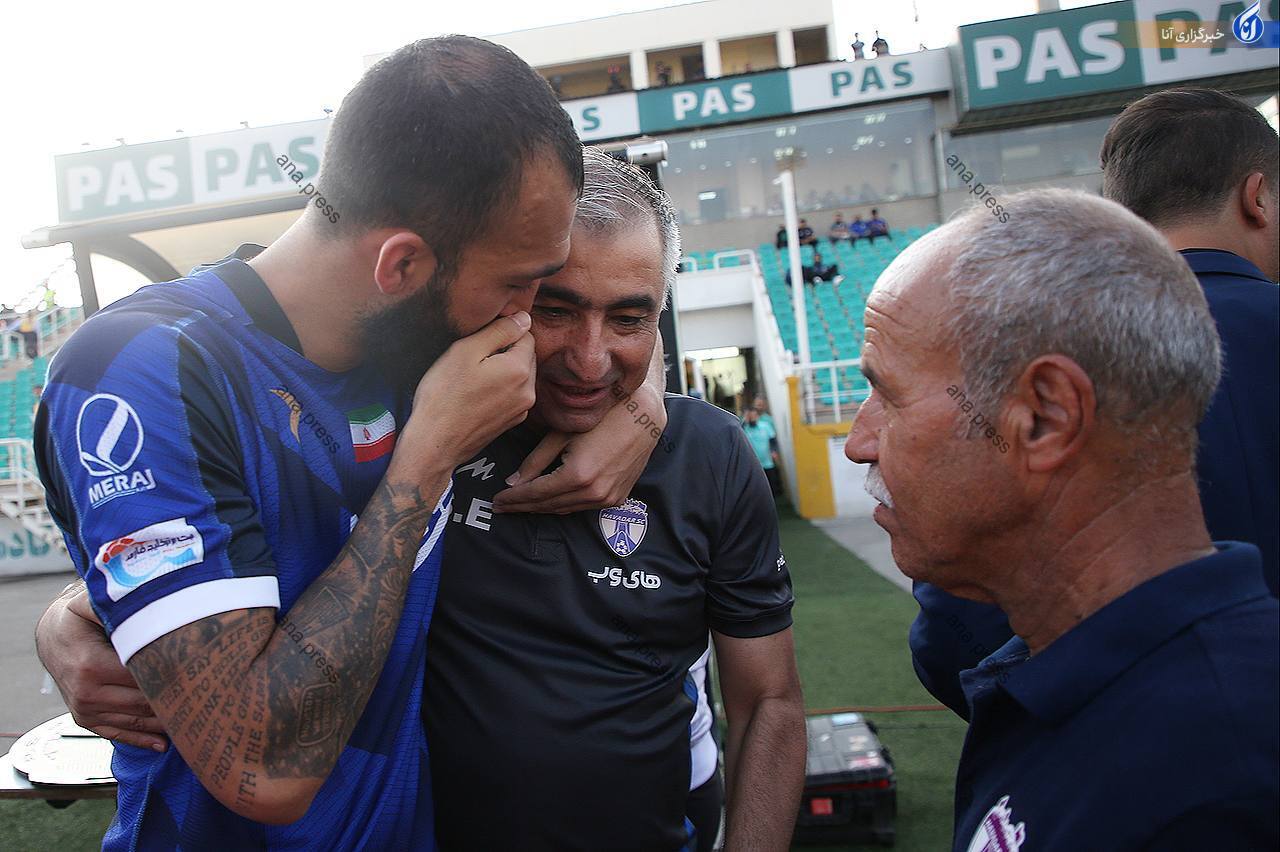 خط و نشان ملیپوش استقلال برای بازیکن هوادار/ جمله جالب ساکت به چشمی خط و نشان ملیپوش استقلال برای بازیکن هوادار/ جمله جالب ساکت به چشمی