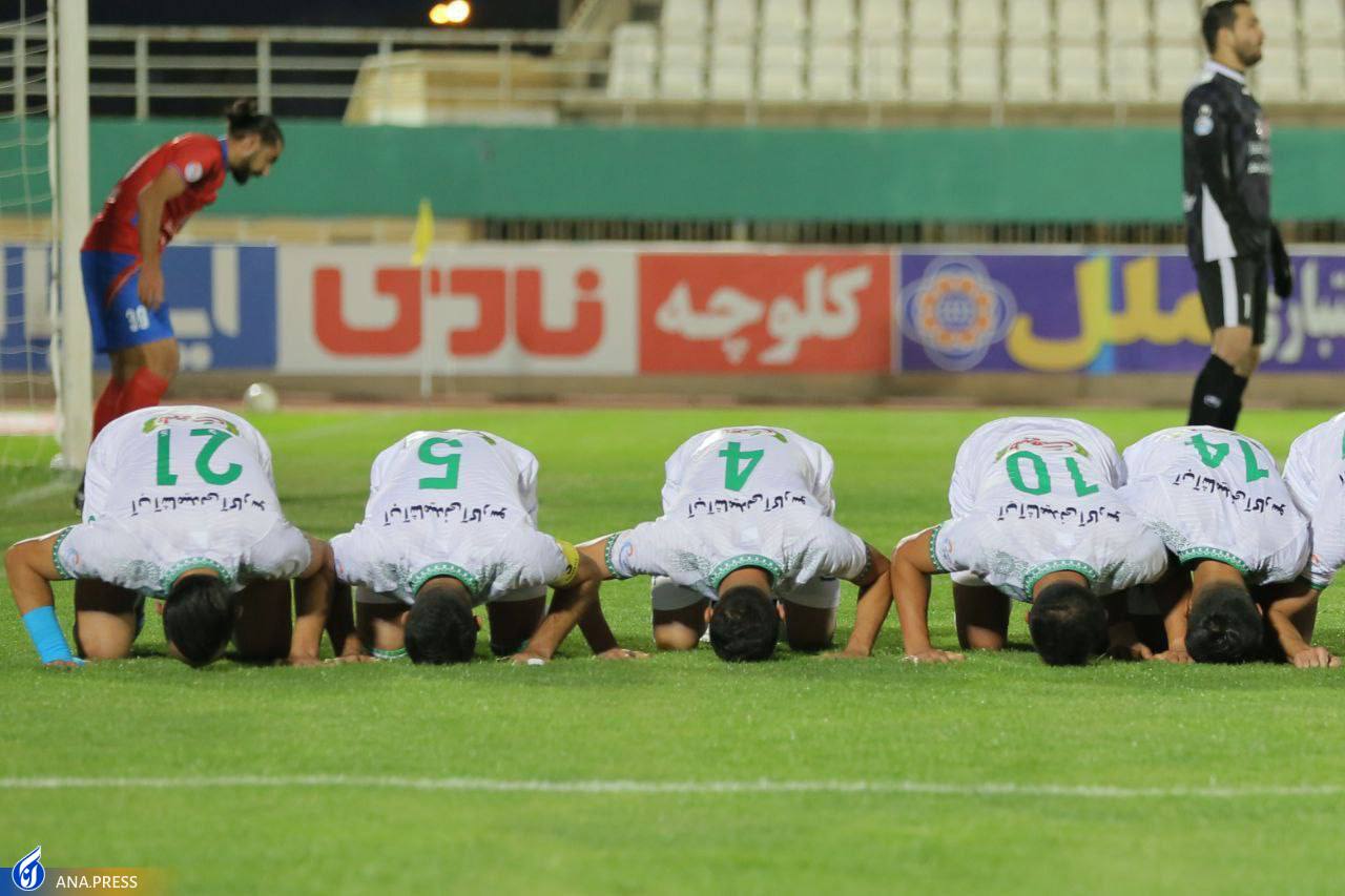 شادی متفاوت بازیکنان آلومینیوم + عکس شادی متفاوت بازیکنان آلومینیوم + عکس