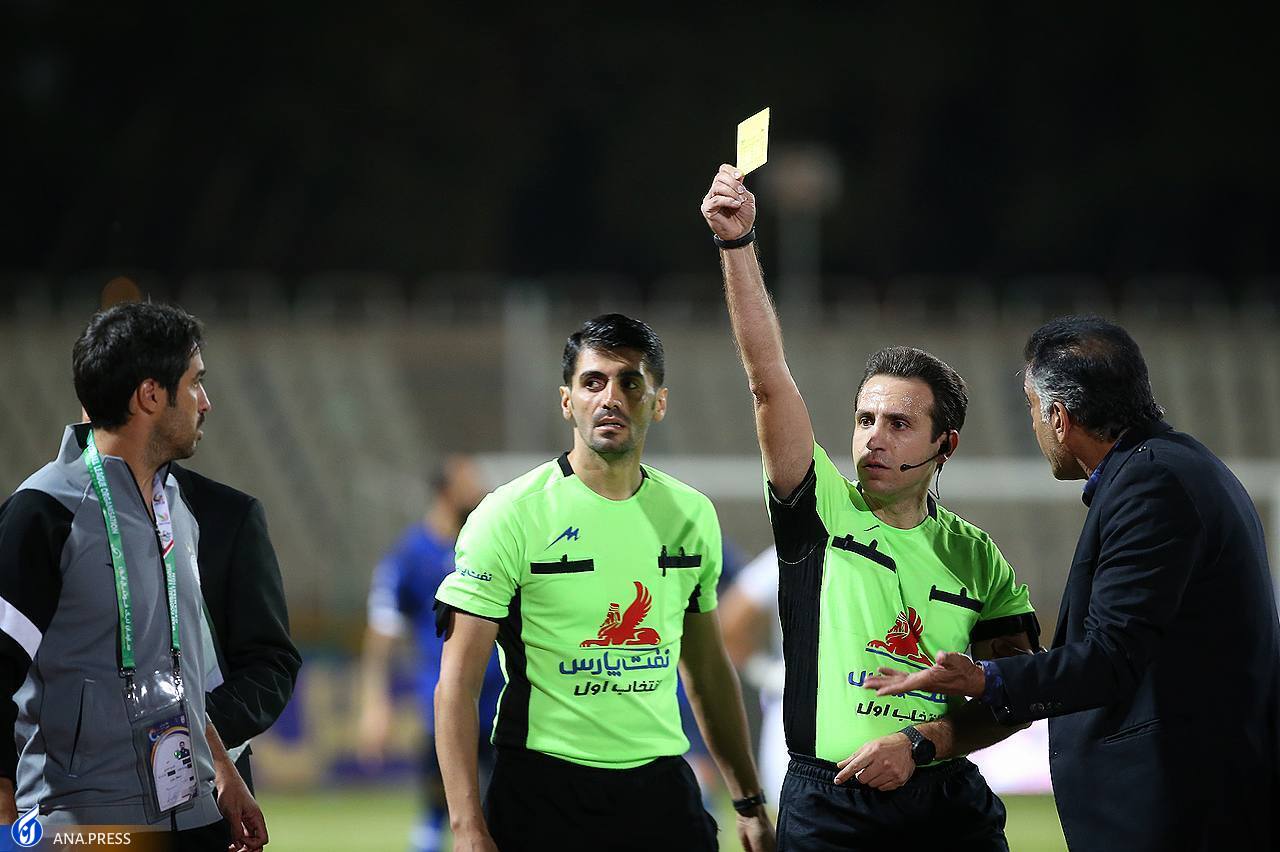 دلیل اصرار گلزن استقلال برای اعتراض به داور/ نزدیک بود محبی دربی را از دست بدهد+فیلم