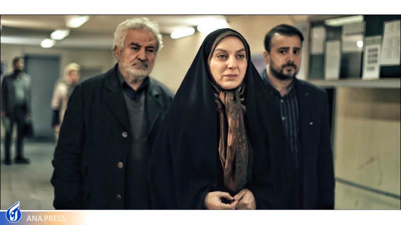 ژست قهر بازیگران با تلویزیون را نمی‌پسندم/ «بی‌همگان» راوی مشکلات جامعه در تلویزیون است/ حضور  بازیگران «افرا» در «بی‌همگان» شائبه شباهت ۲ سریال را به وجود آورد/ «زنِ خانواده‌ بودن» وجه مشترک نقش‌های من است