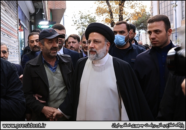 حضور رئیس جمهور در بازار سنندج