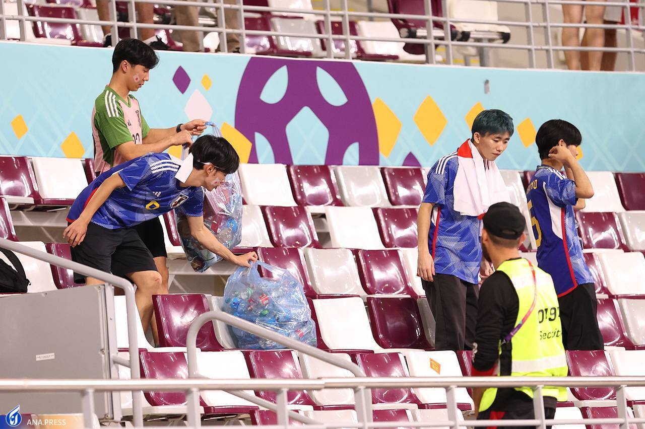 خوشحالی هواداران ژاپن و عادتی که سامورایی ها ترک نکردند+ عکس و فیلم خوشحالی هواداران ژاپن و عادتی که سامورایی ها ترک نکردند+ عکس و فیلم