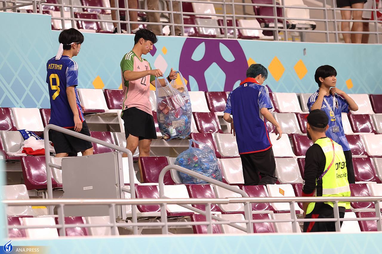 خوشحالی هواداران ژاپن و عادتی که سامورایی ها ترک نکردند+ عکس و فیلم خوشحالی هواداران ژاپن و عادتی که سامورایی ها ترک نکردند+ عکس و فیلم