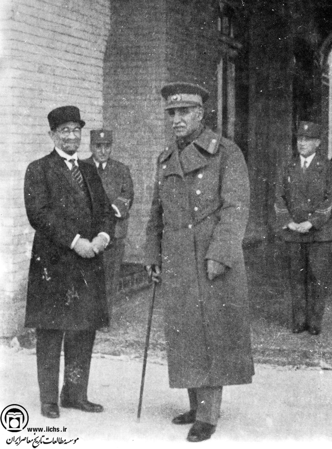 تناقضهای رفتاری محمدعلی فروغی و تقویت ایده دیکتاتور منور تناقضهای رفتاری محمدعلی فروغی و تقویت ایده دیکتاتور منور