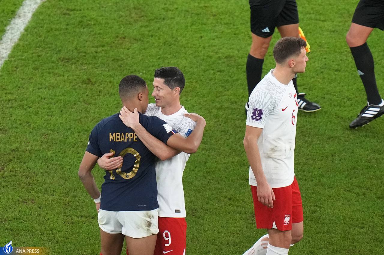 ام باپه و لواندوفسکی درگوشی چه گفتند؟+ تصاویر