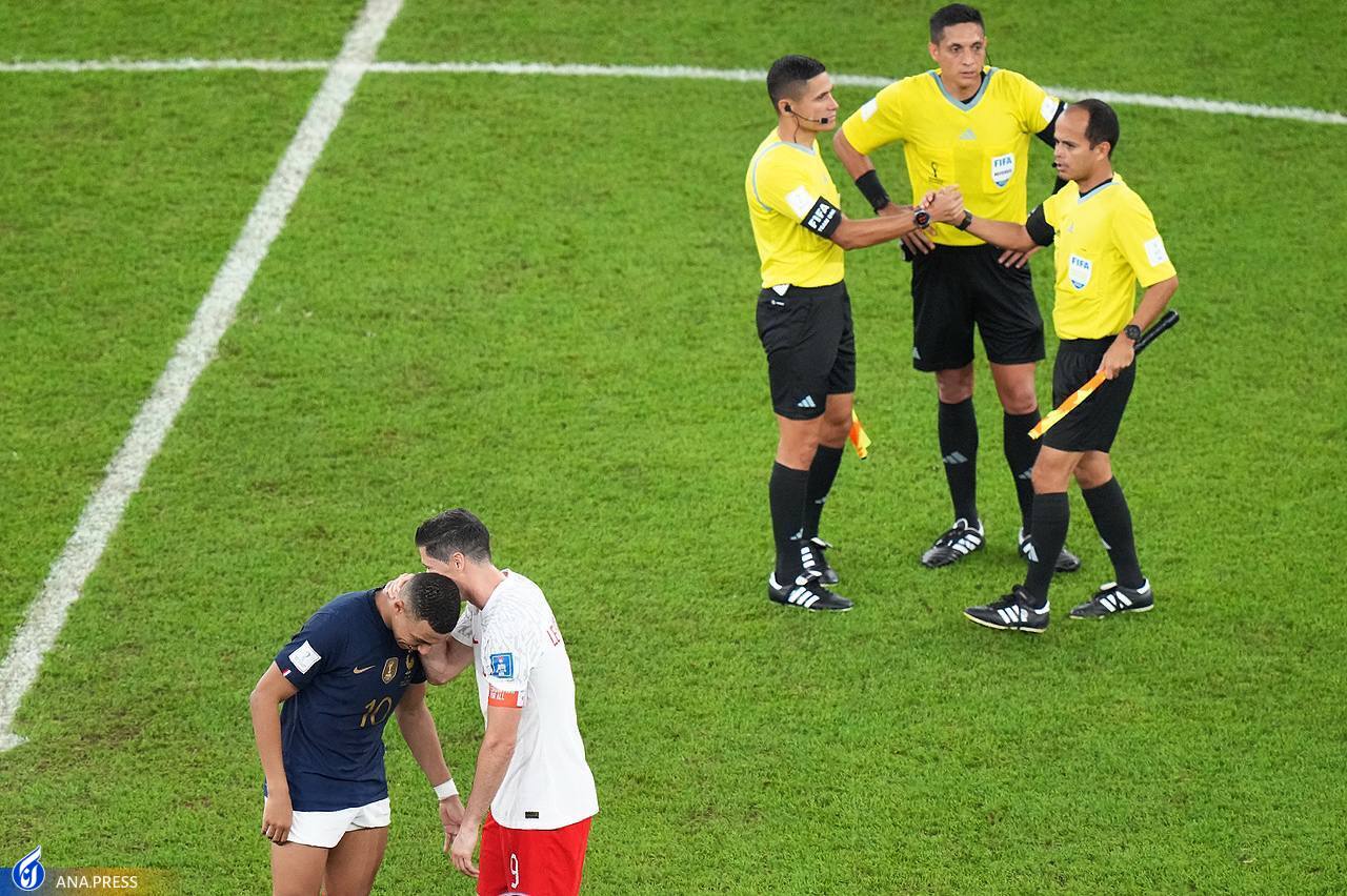 ام باپه و لواندوفسکی درگوشی چه گفتند؟+ تصاویر ام باپه و لواندوفسکی درگوشی چه گفتند؟+ تصاویر