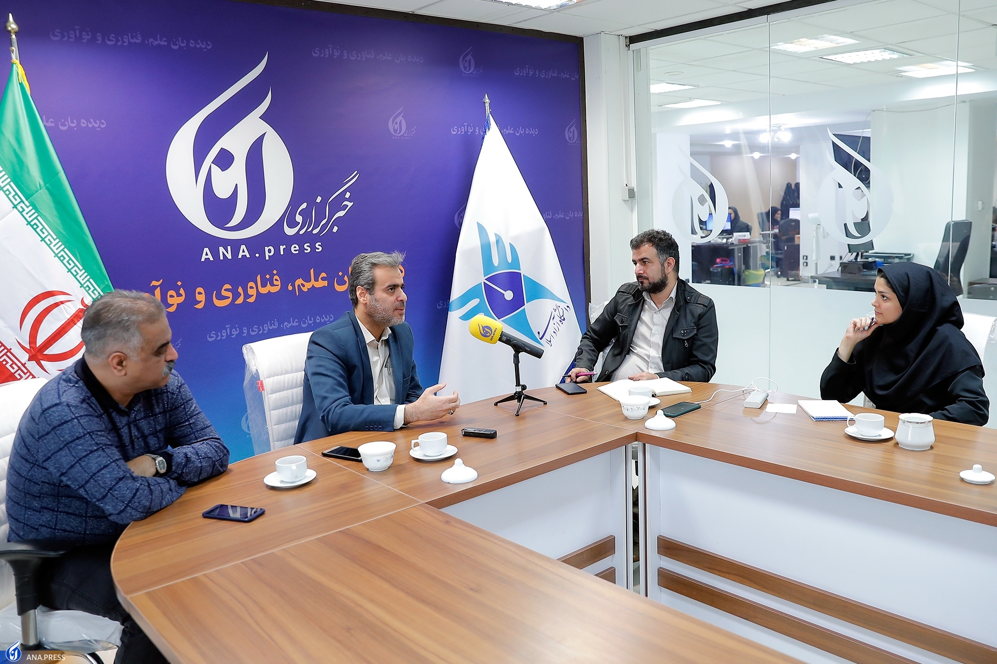 هنرمندان بسیجی در شرایط جنگی هم هنر را تعطیل نمیکنند/ میزان حمایت از هنرمندان تئاتر بسیج هنرمندان بسیجی در شرایط جنگی هم هنر را تعطیل نمیکنند/ میزان حمایت از هنرمندان تئاتر بسیج